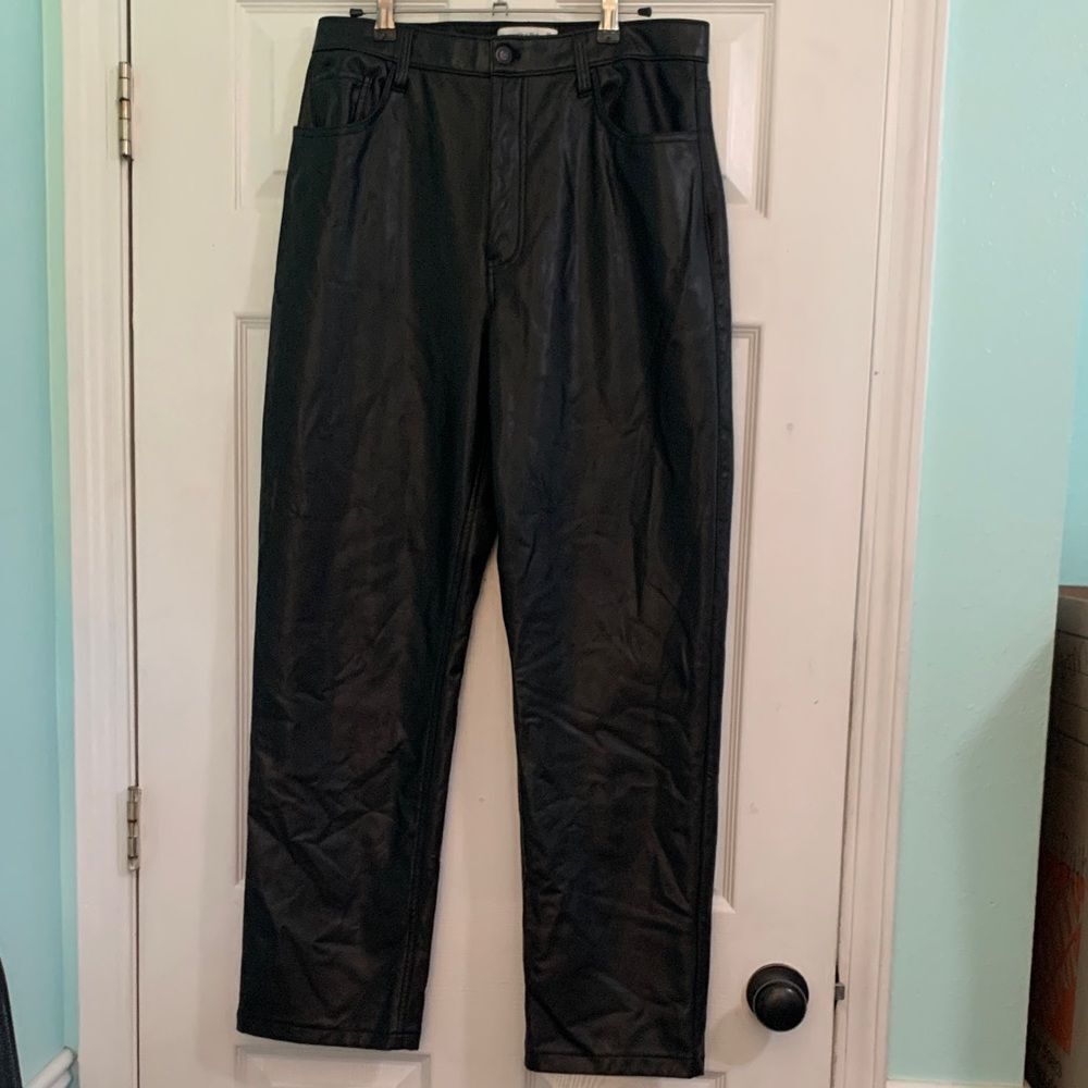 Abercrombie & Fitch Black Vegan Leather 90s Straight Ultra High Rise Pants Sz 31